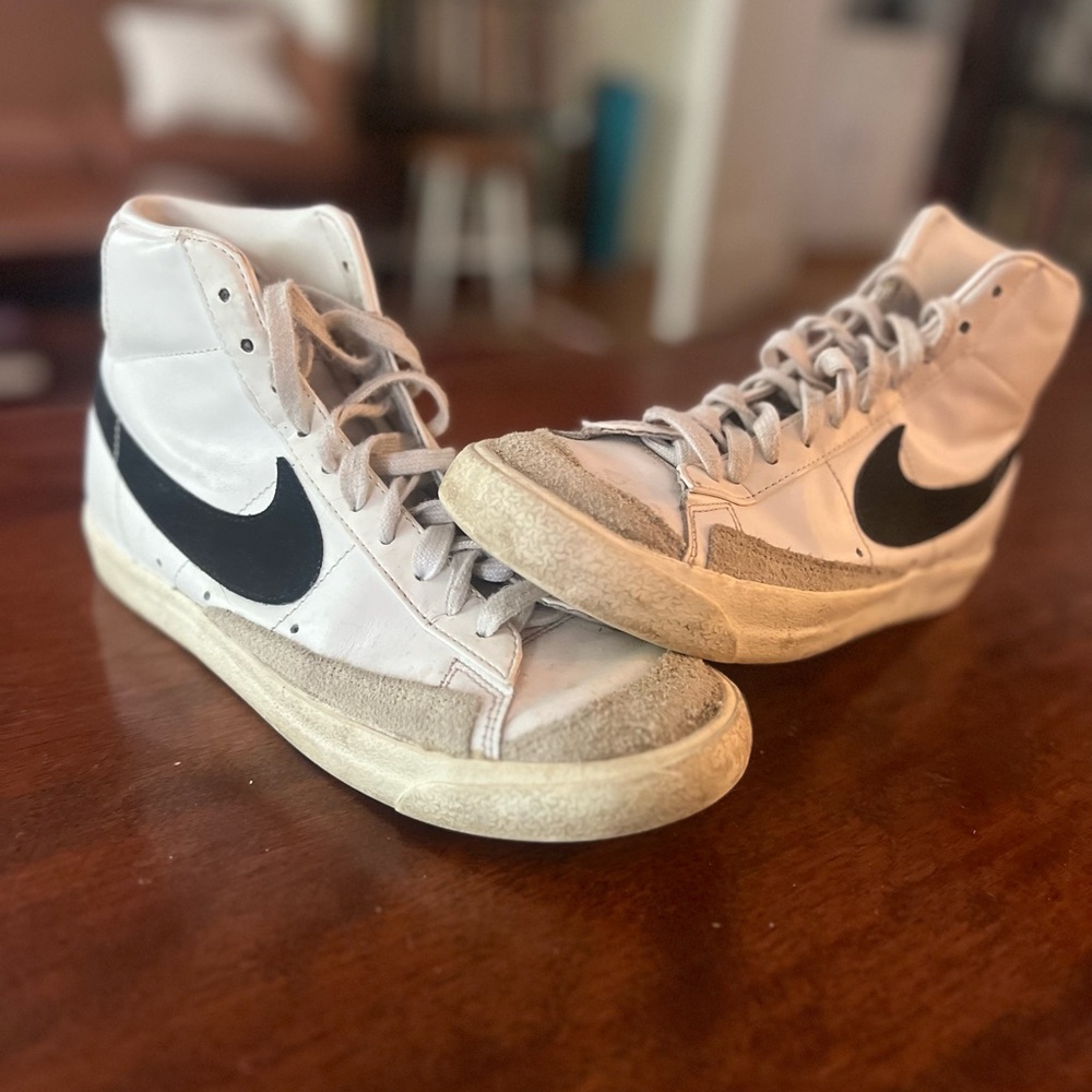 Nike Blazers Mid ‘77 White and Black Sneakers (Mens 7.5 / Womens 6)